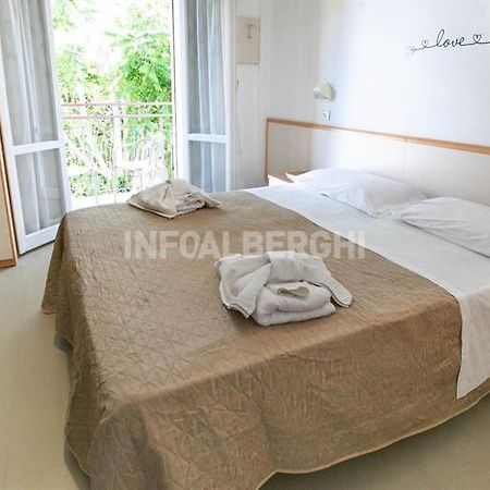 Hotel Paradiso Римини Экстерьер фото