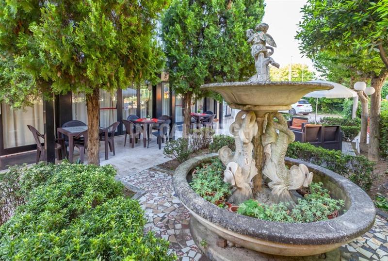 Hotel Paradiso Римини Экстерьер фото
