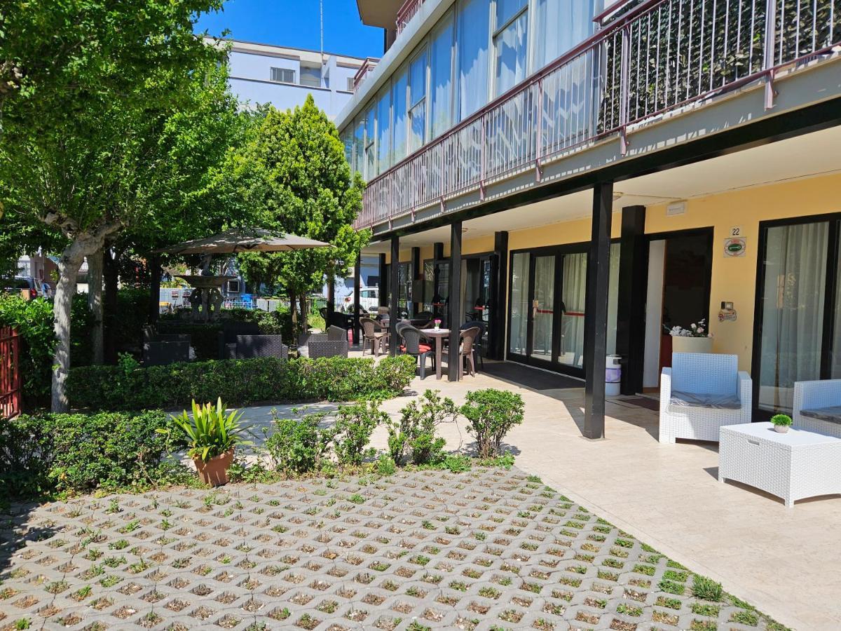 Hotel Paradiso Римини Экстерьер фото